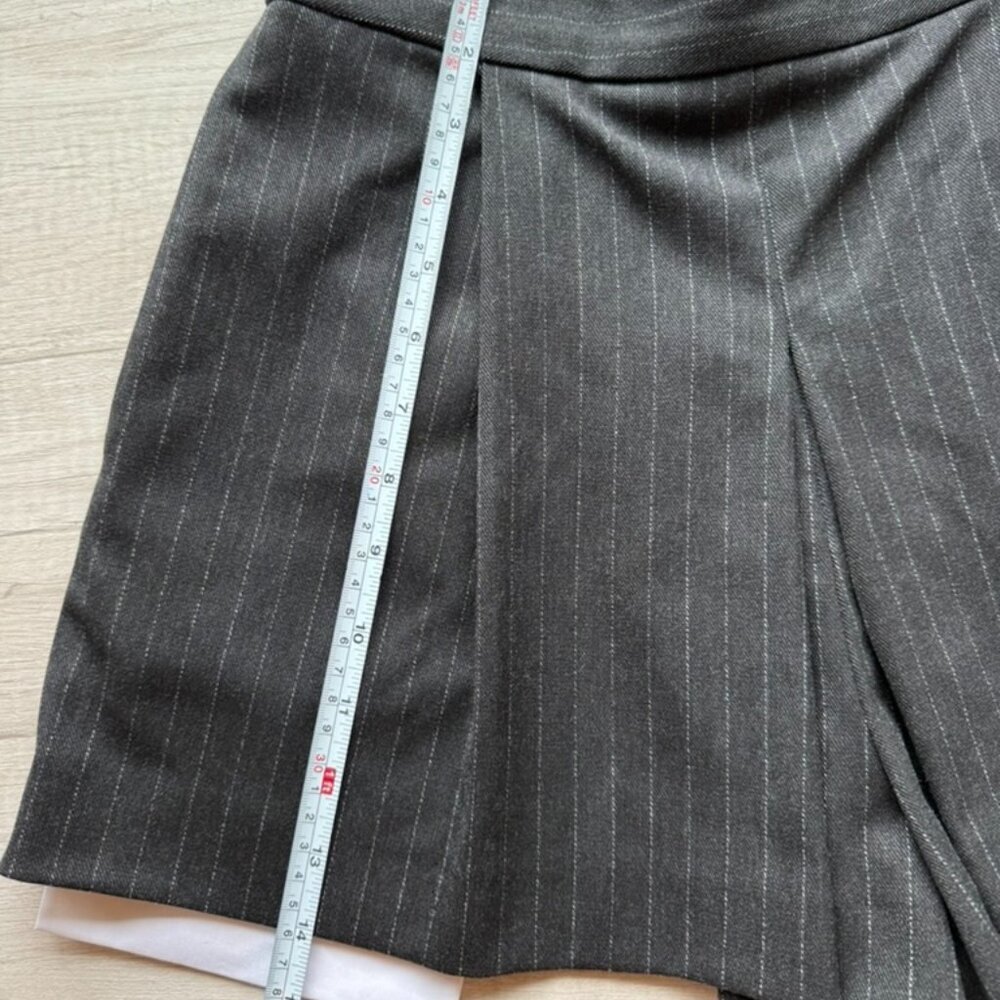 Gianni Bini Twill Pinstripe Mini Skort Womens 2 Gothcore Dark Romance Gothic - Picture 8 of 13
